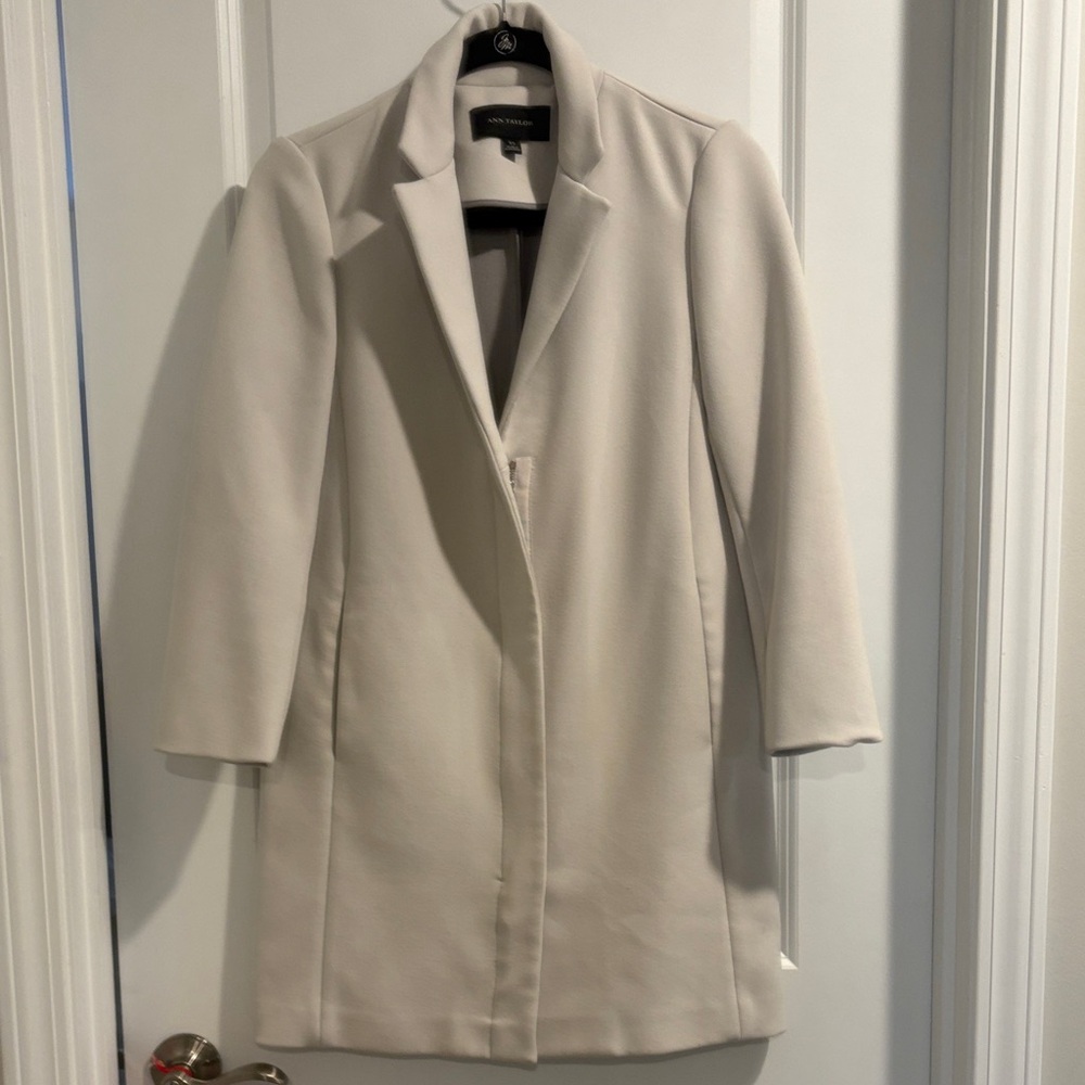 Ann Taylor Grayish Cream Trench Coat XS Pics do not do this coat justice